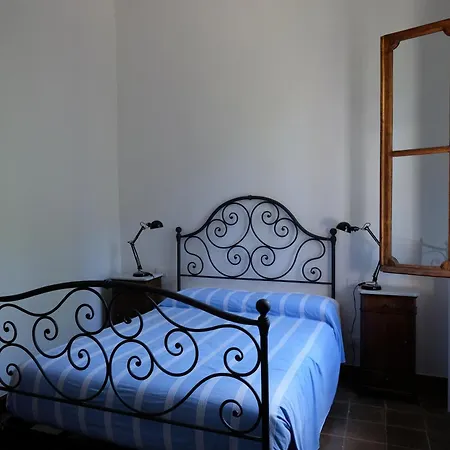 Le Rondini بيت ضيافة